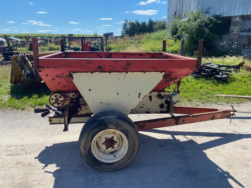 Chemical/Fertilizer Application  Lilliston Speed-Spred Fertilizer Spreader - 1 Ton Photo